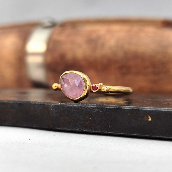 Sapphire ring. 14K Yellow gold ring with Pink Sapphire & small Ruby. Unique ring - Picture 5 of 14